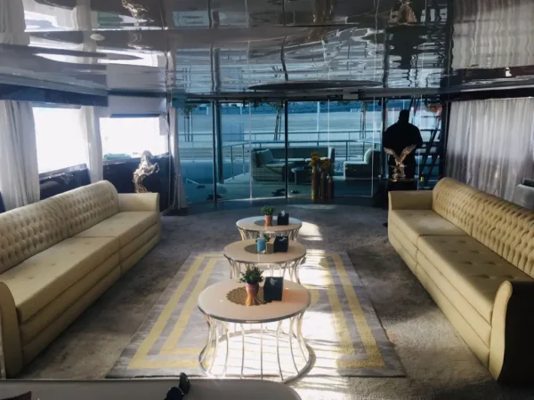 100ft yacht – cruising view