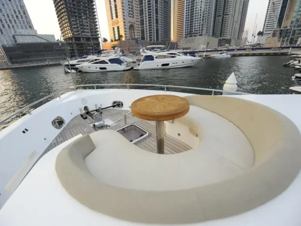100ft yacht – cruising view