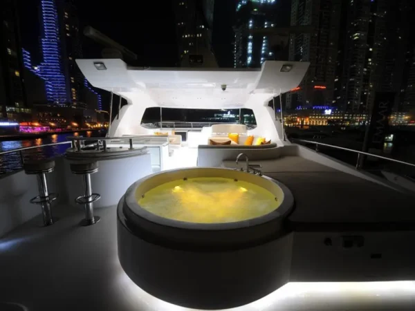 101ft yacht – deck view