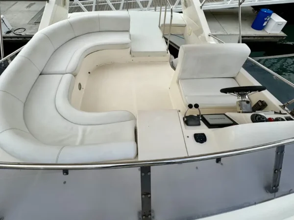 42ft yacht – deck view