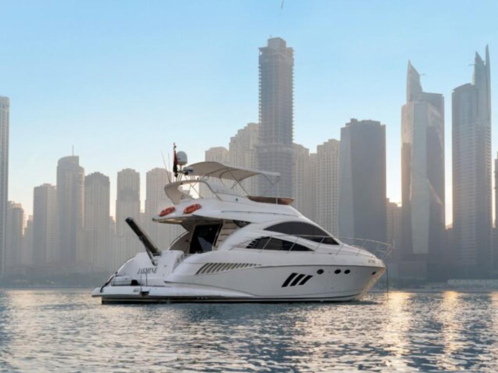 55ft yacht – deck view