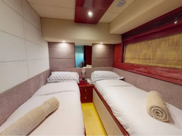 88ft yacht – cruising view