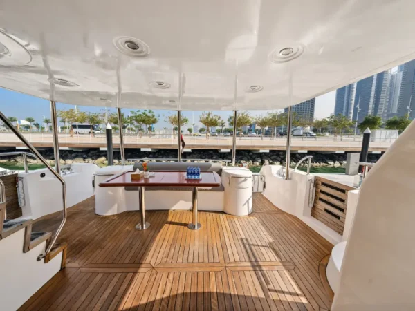 90ft yacht – cruising view
