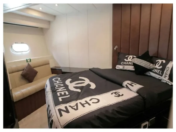 95ft yacht – deck view