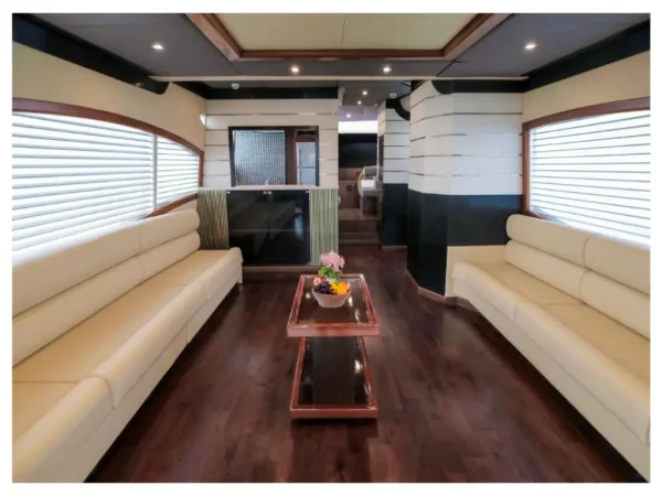 95ft yacht – cruising view